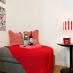 Charming For A Great In Апартаменты Лиссабон